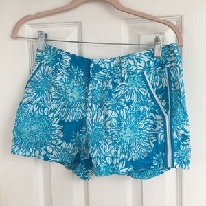 Lilly Pulitzer blue and white shorts Women’s 00